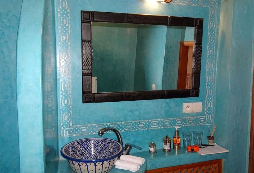 سوییت, Riad Sabah