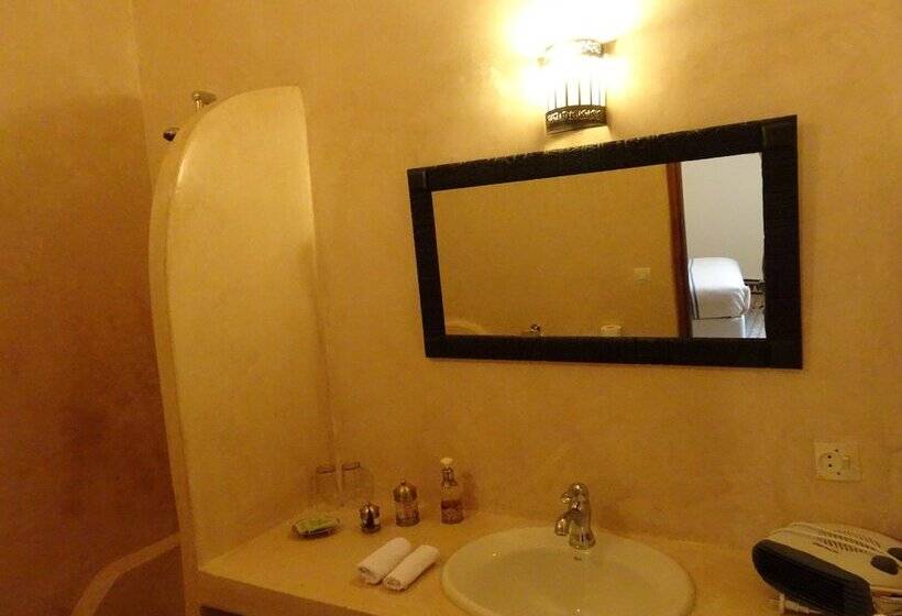 اتاق استاندارد چهار تخته, Riad Sabah