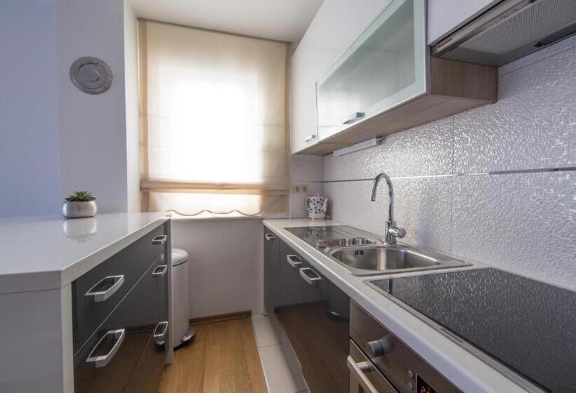 דירת חדר עם נוף לים ומרפסת, Villa Novak