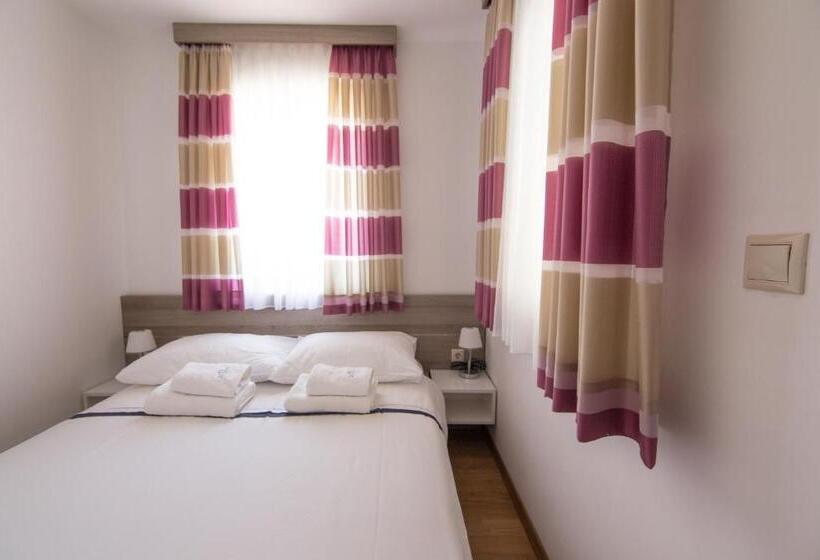 דירת חדר עם נוף לים ומרפסת, Villa Novak