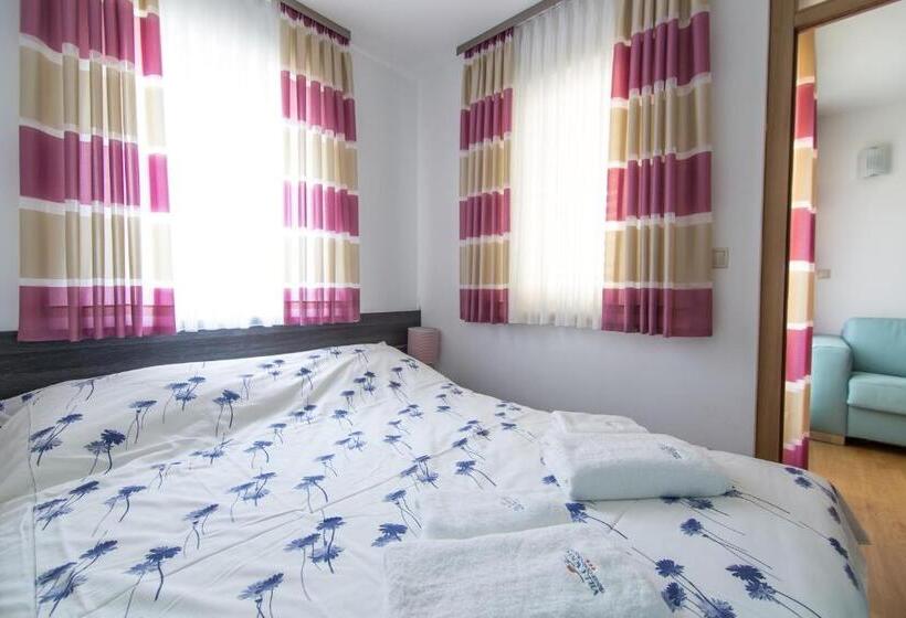 דירת חדר עם נוף לים ומרפסת, Villa Novak