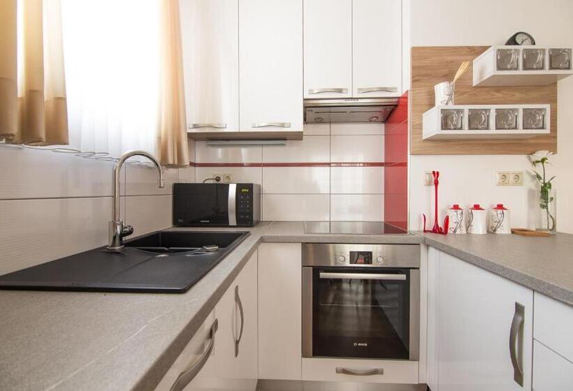 דירה בת חדר שינה 1 עם מרפסת, Villa Novak