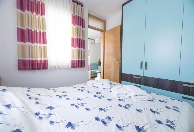 דירת חדר עם נוף לים ומרפסת, Villa Novak