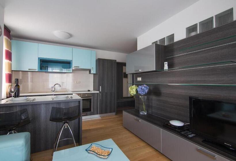 דירת חדר עם נוף לים ומרפסת, Villa Novak