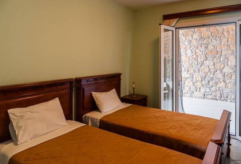 דירת משפחה, Epidavros Seascape