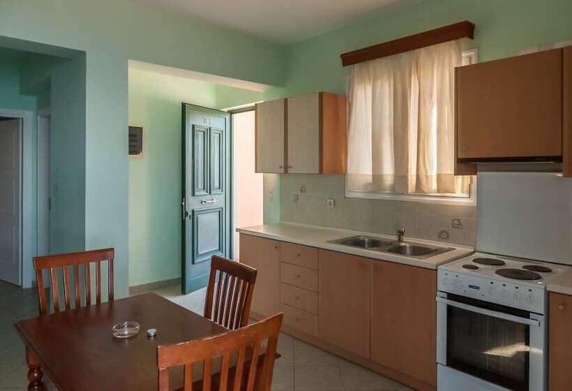 דירת משפחה, Epidavros Seascape