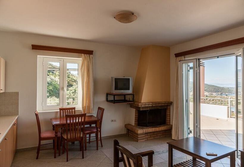 דירת משפחה, Epidavros Seascape