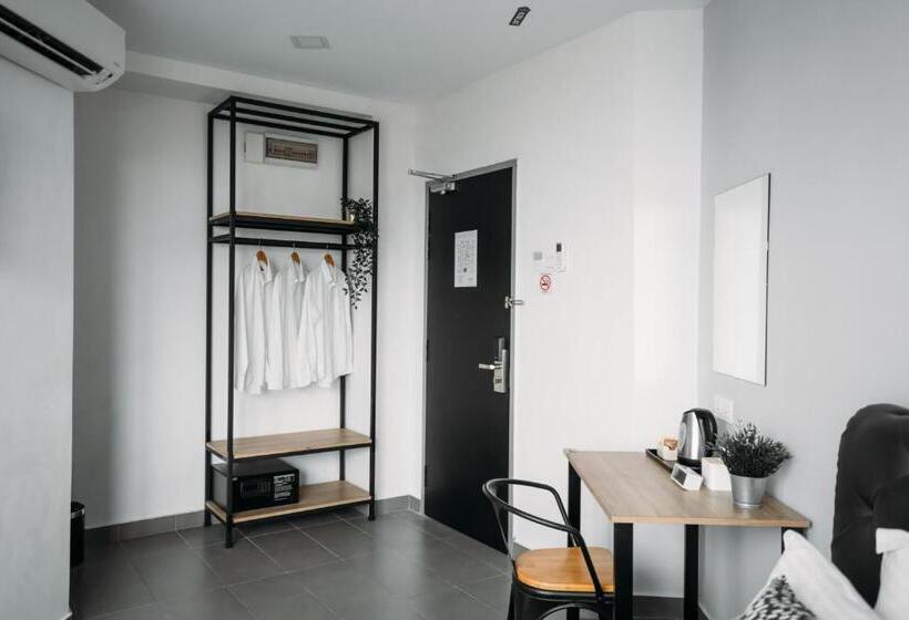 Deluxe Szoba Kind Size Bed, B Lot