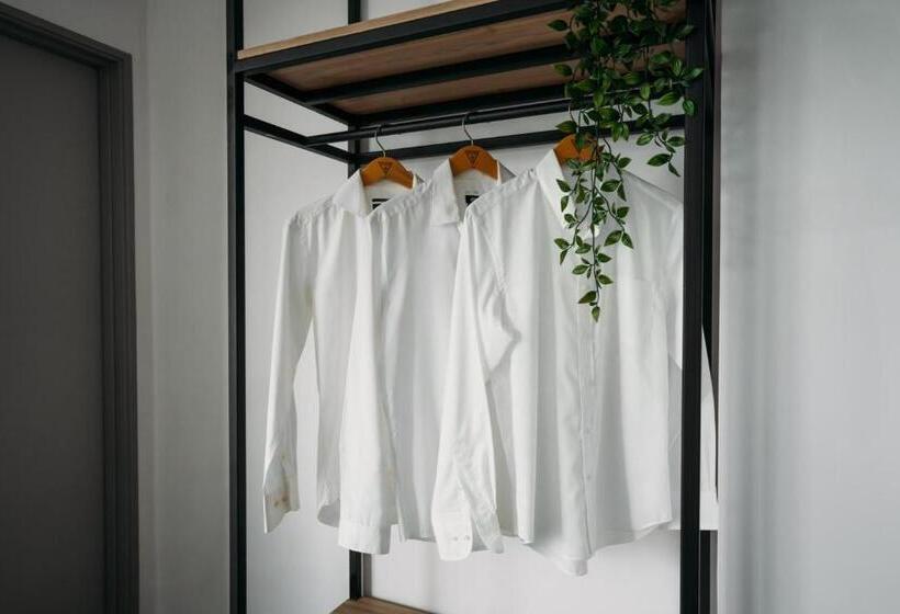 Deluxe Szoba Kind Size Bed, B Lot