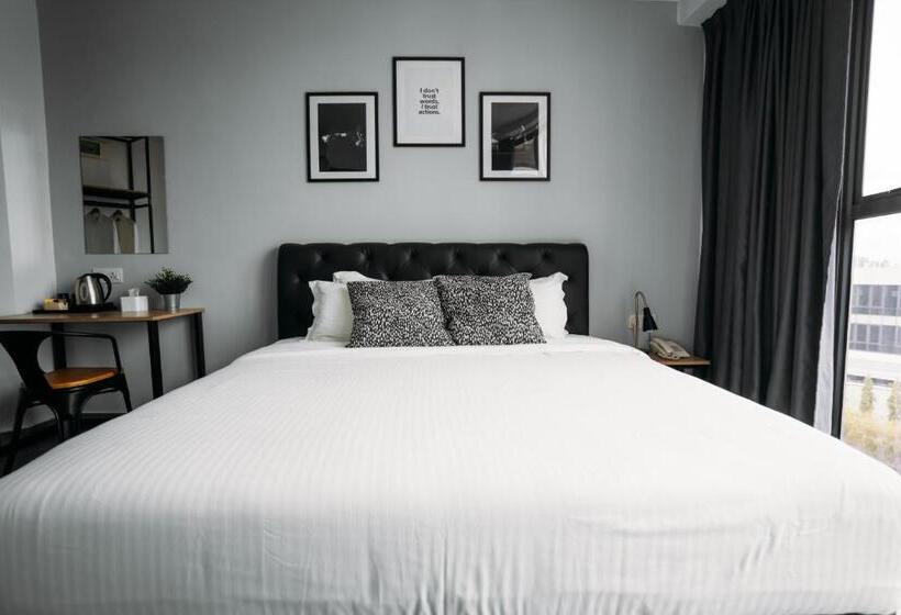 Deluxe Szoba Kind Size Bed, B Lot