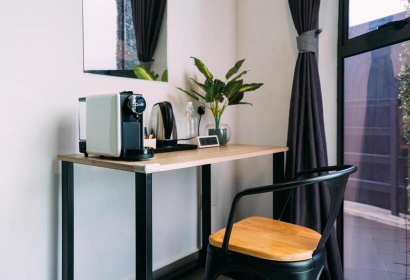 Standard Szoba Erkéllyel, B Lot