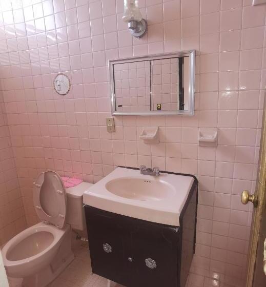 اتاق استاندارد, The Roof Backpackers