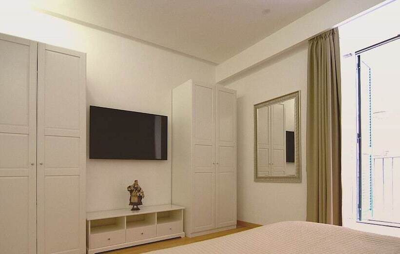 اتاق لوکس چهار تخته, La Strada Parlata