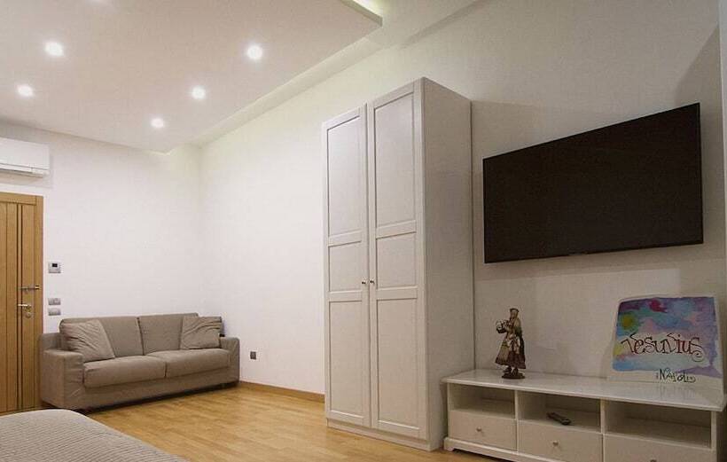 اتاق لوکس چهار تخته, La Strada Parlata