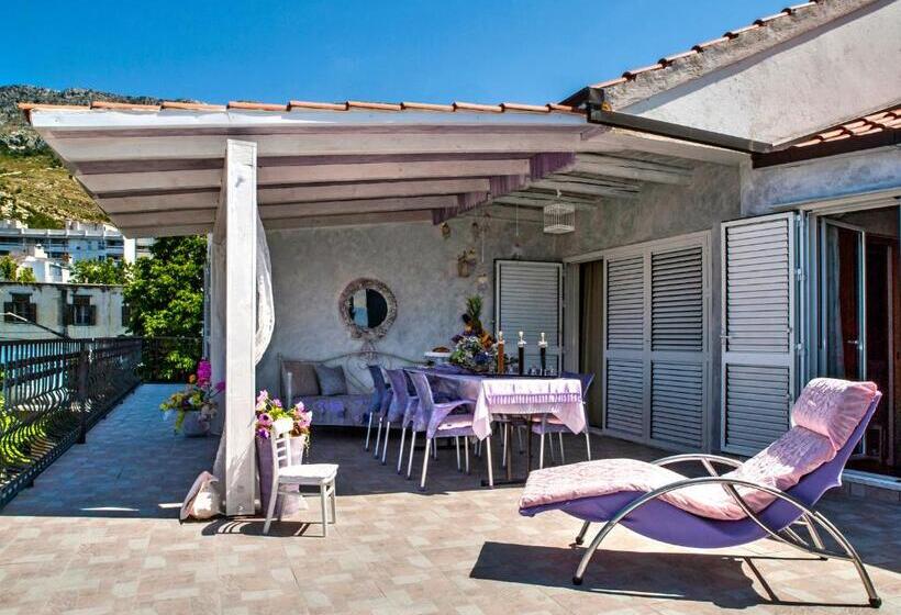 带1个卧室的带海景的公寓, Villa Ria