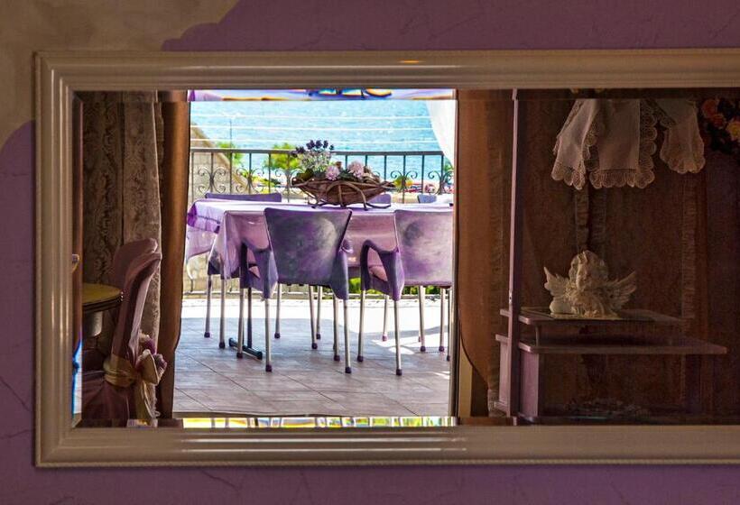 带1个卧室的带海景的公寓, Villa Ria