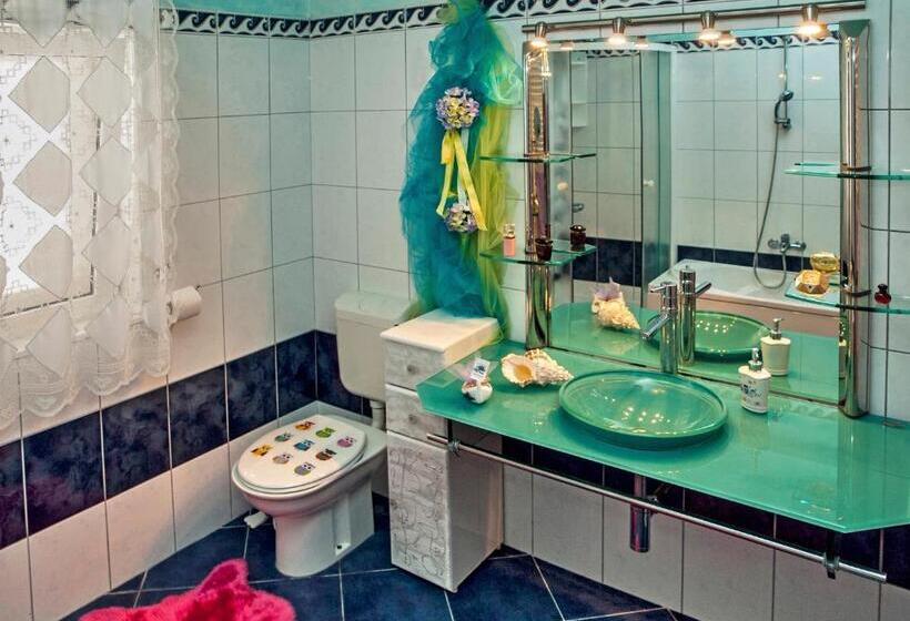 带1个卧室的带海景的公寓, Villa Ria