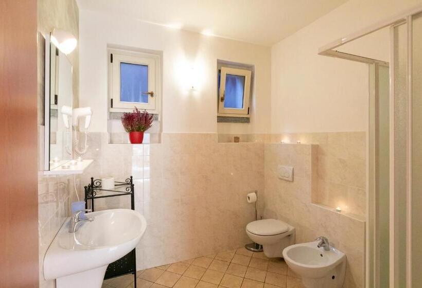 2 Bedroom Apartment with Views, Residence La Collina