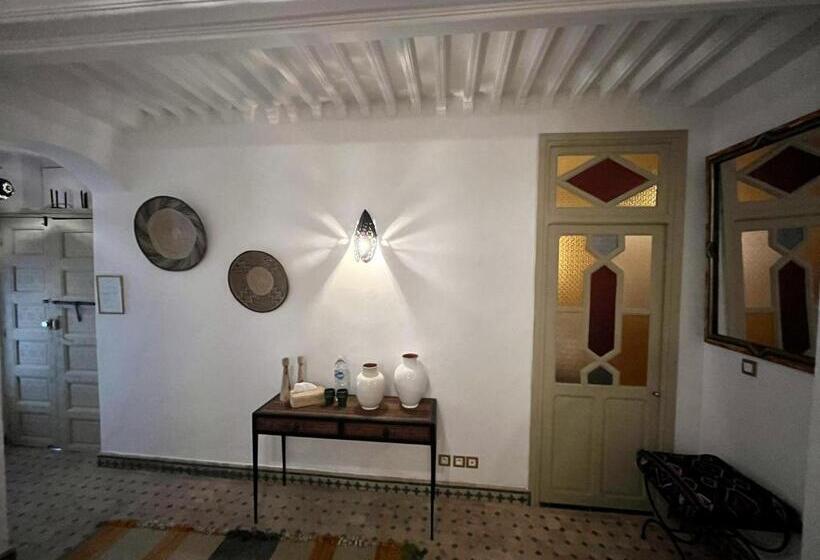 اتاق لوکس سه تخته, Riad Ecila
