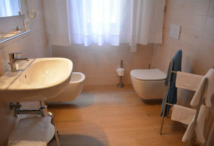 חדר סופריור, Centrale