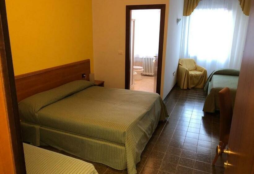 חדר סופריור לארבעה, Centrale