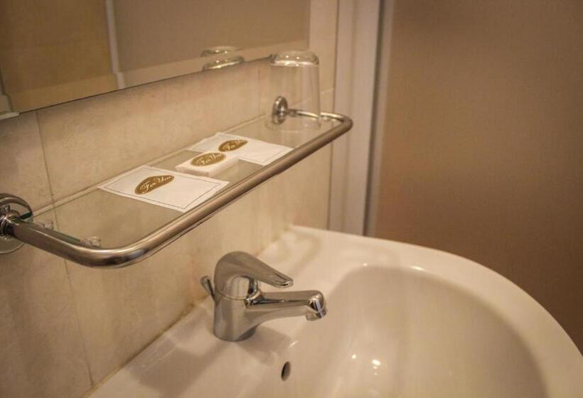 חדר בסיסי, Centrale