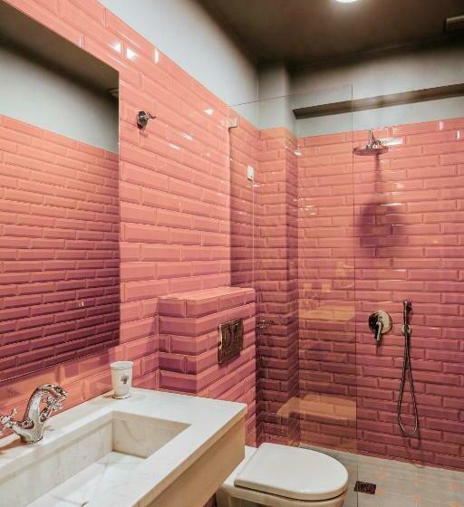 غرفة قياسية ثلاثية, Its Kale Boutique