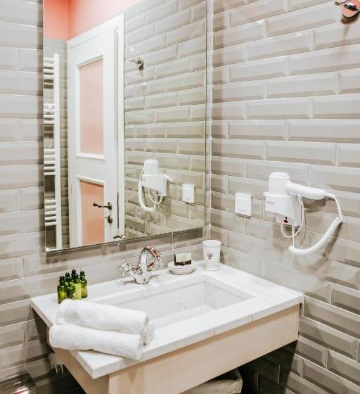 غرفة قياسية ثلاثية, Its Kale Boutique