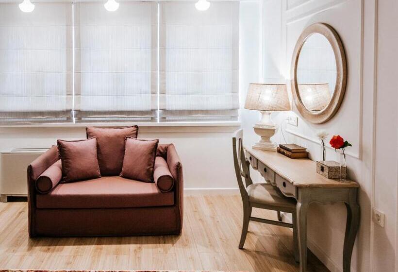 غرفة قياسية ثلاثية, Its Kale Boutique