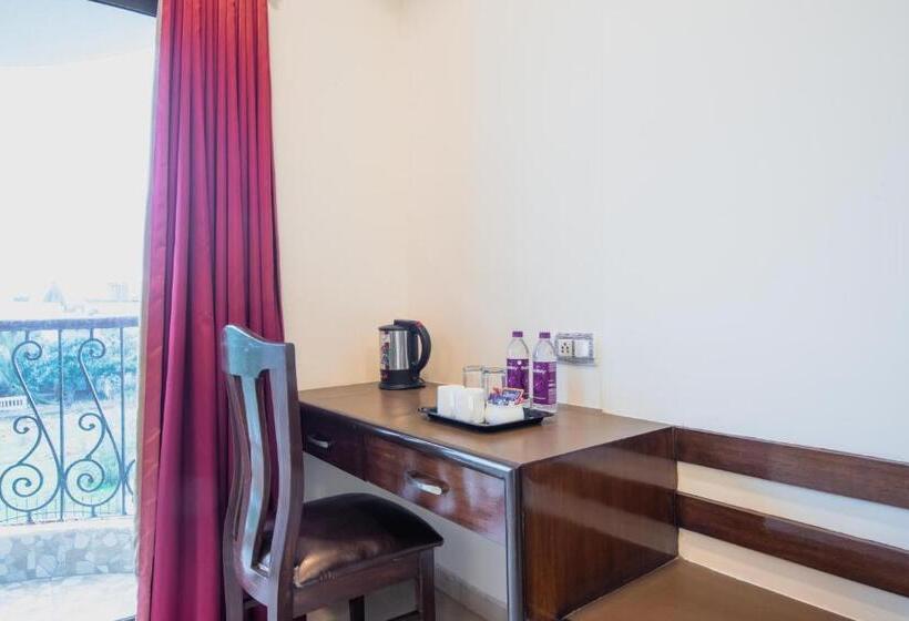 Deluxe Rum, Treebo Reveniir Resort