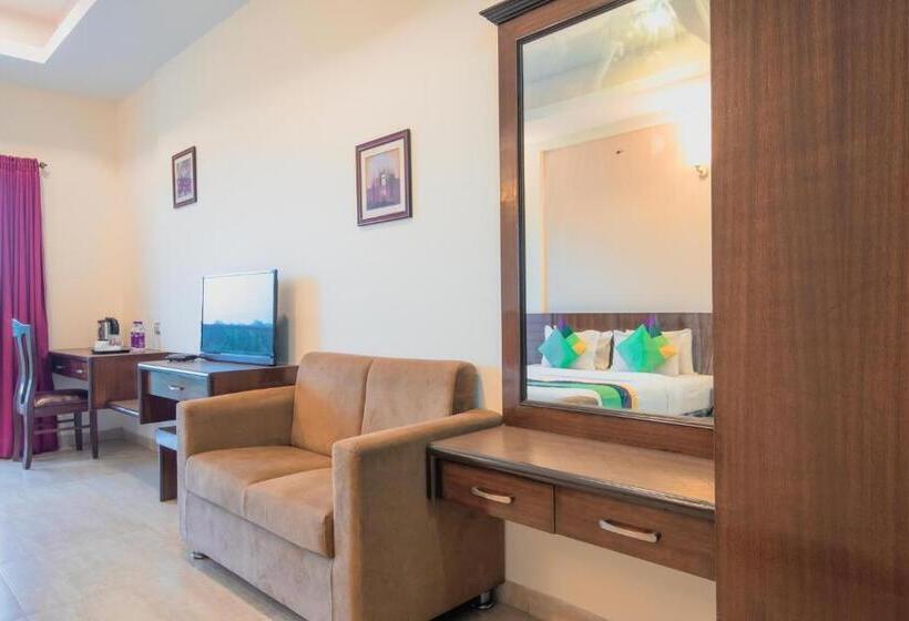 Deluxe Rum, Treebo Reveniir Resort