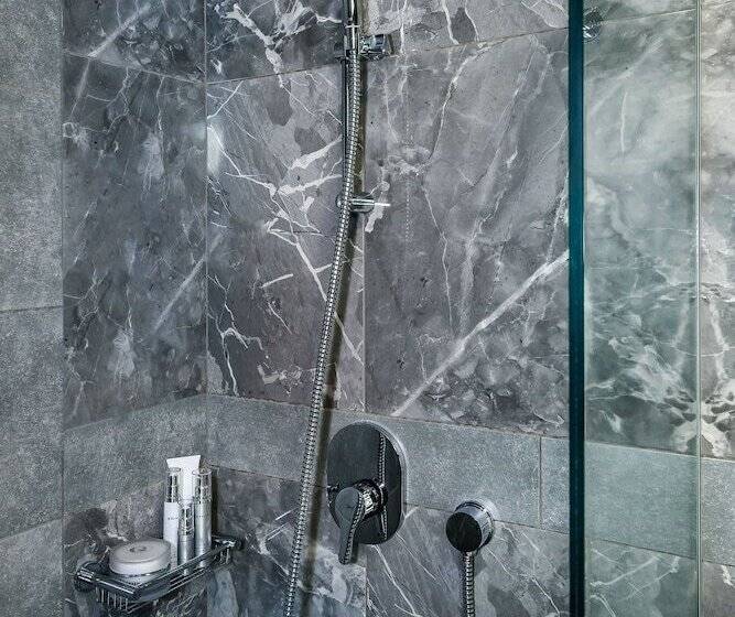 غرفة قياسية مزوَّدة بشُرفة, Mosaic