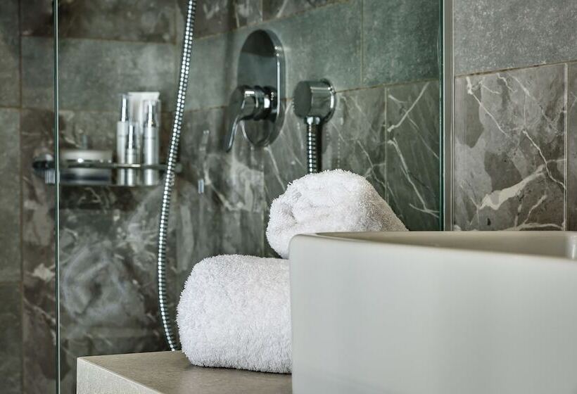 جناح جونيور مزوَّد بشرفة, Mosaic