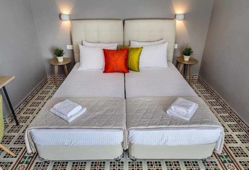 غرفة قياسية مزوَّدة بشُرفة, Mosaic