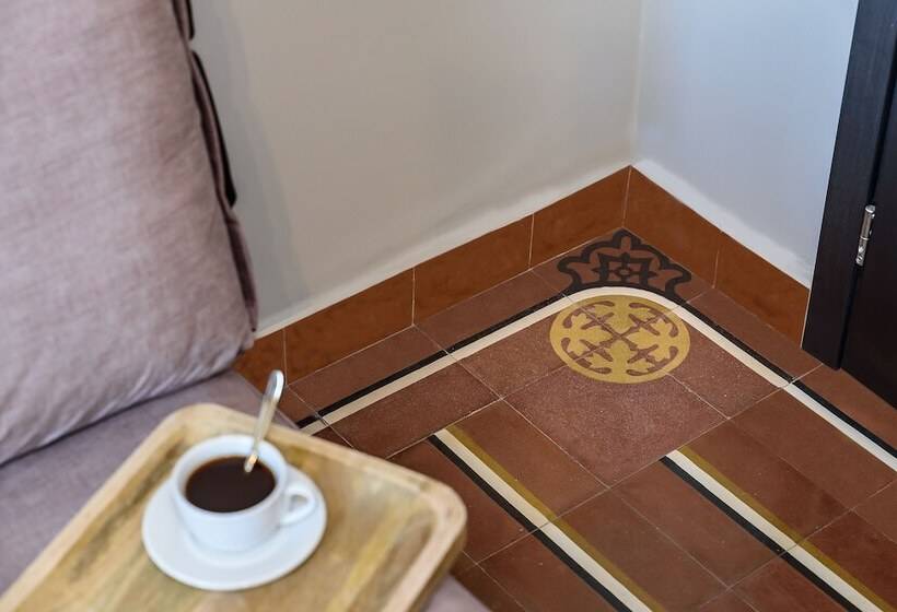 جناح ديلوكس, Mosaic