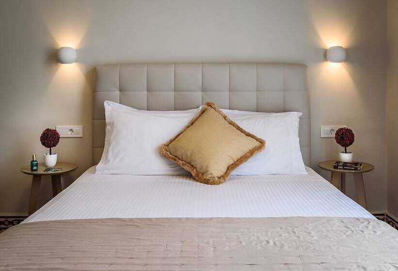 جناح جونيور مزوَّد بشرفة, Mosaic