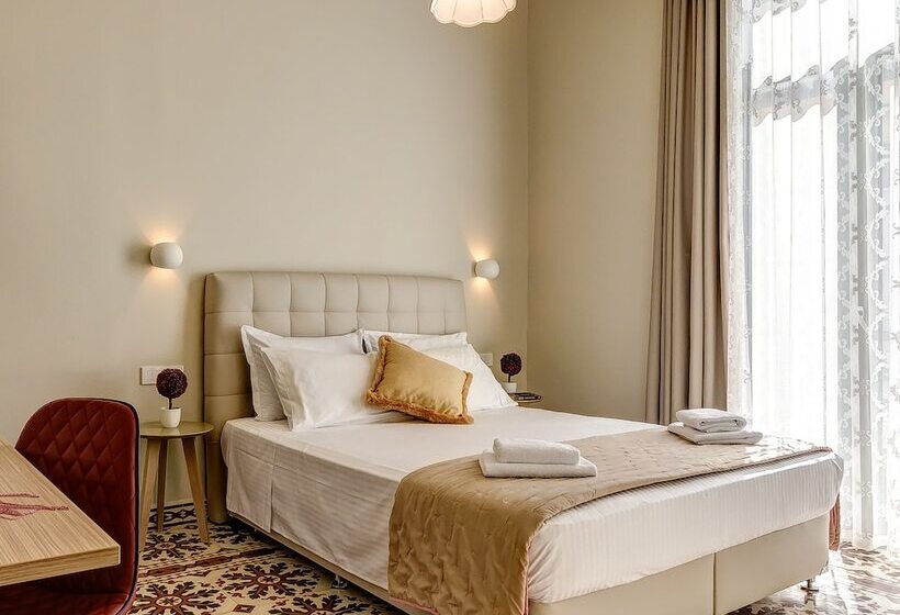 جناح جونيور مزوَّد بشرفة, Mosaic