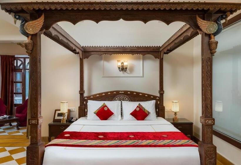سوئیت با تخت بزرگ, Brahma Niwas   Best Lake View Hotel In Udaipur