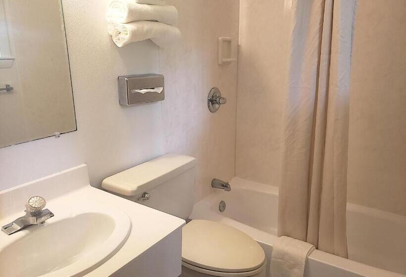 带2个双人床的标准工作室, Anchorage Motel