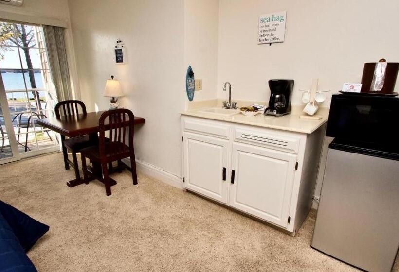 غرفة قياسية مطلّة علي البحيرة, Baileys Harbor Yacht Club Resort