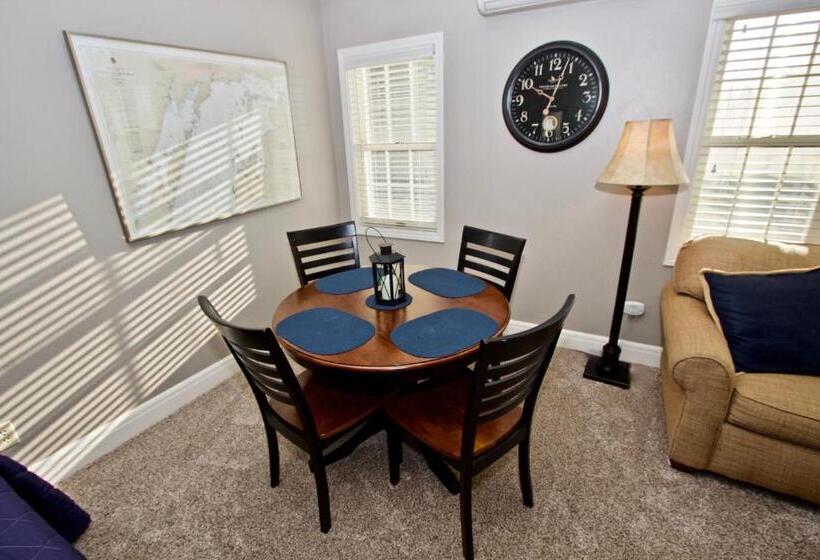 غرفة ديلوكس مزودة بشرفة, Baileys Harbor Yacht Club Resort