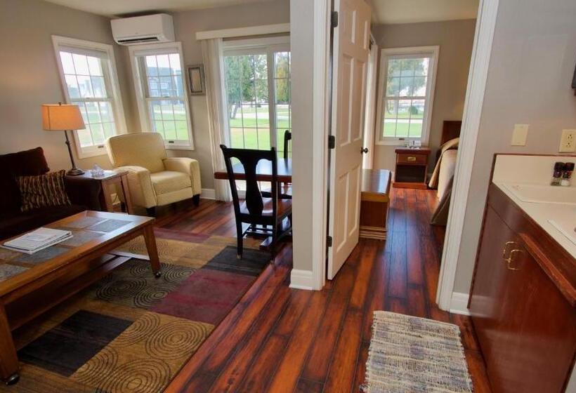 جناح جونيور, Baileys Harbor Yacht Club Resort