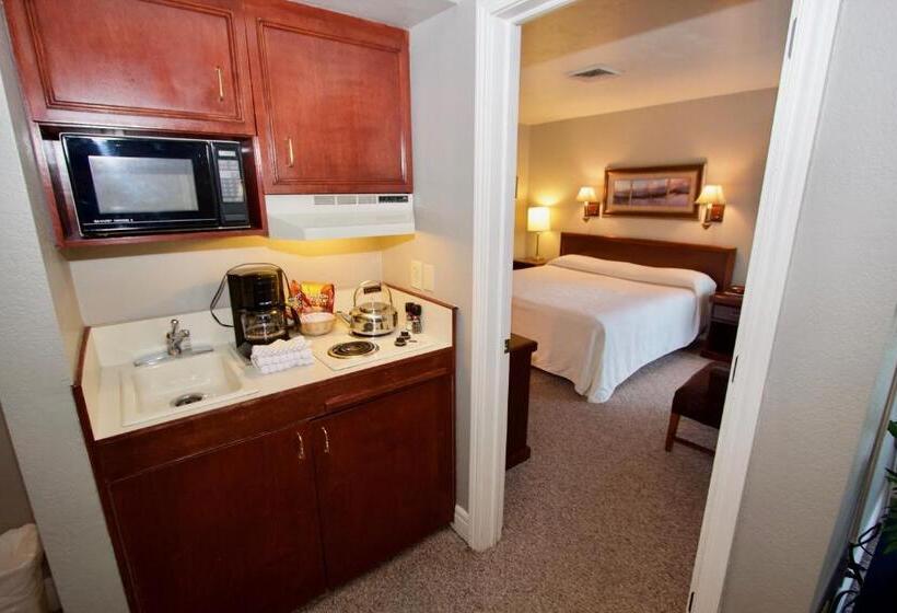 جناح جونيور, Baileys Harbor Yacht Club Resort