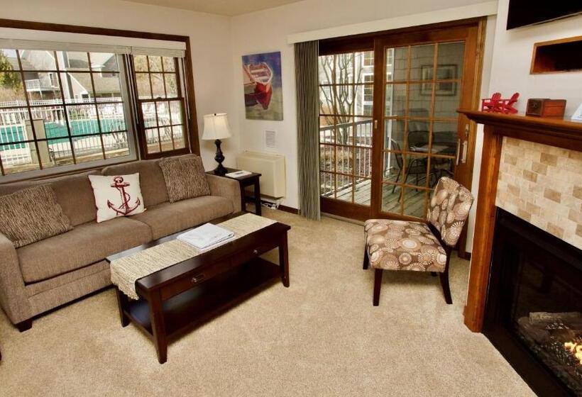 جناح ديلوكس, Baileys Harbor Yacht Club Resort