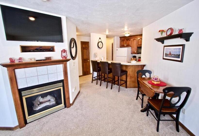 جناح ديلوكس, Baileys Harbor Yacht Club Resort