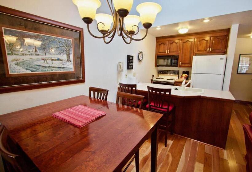 جناح, Baileys Harbor Yacht Club Resort