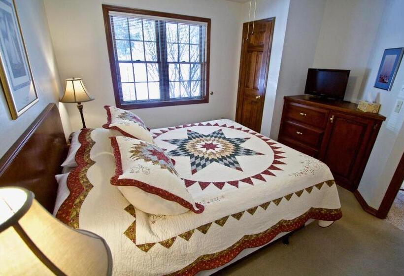 جناح, Baileys Harbor Yacht Club Resort