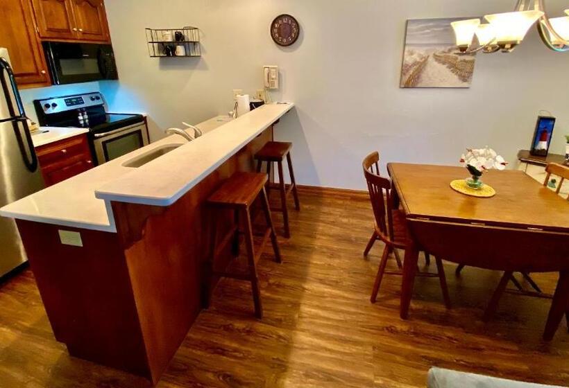 جناح سرير كينج, Baileys Harbor Yacht Club Resort