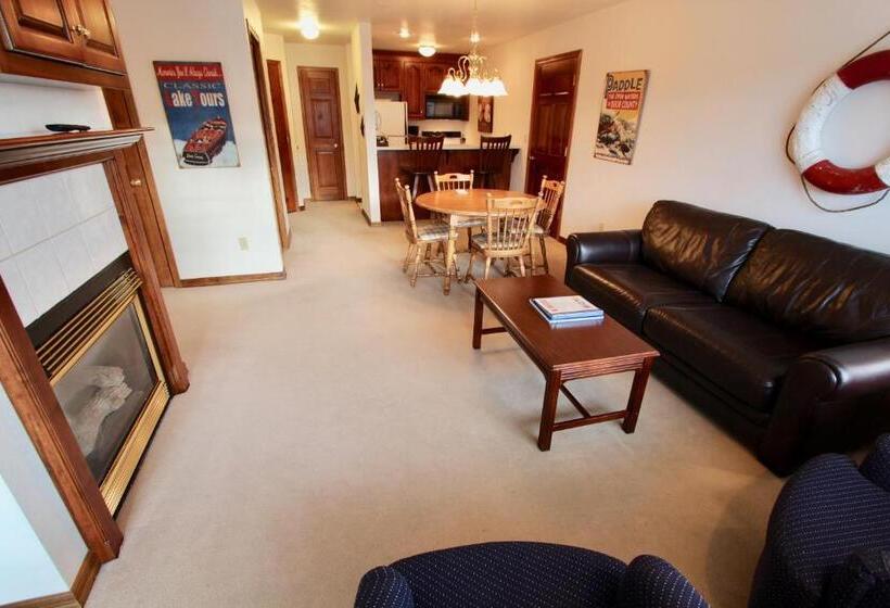 جناح مزوَّد بشرفة, Baileys Harbor Yacht Club Resort