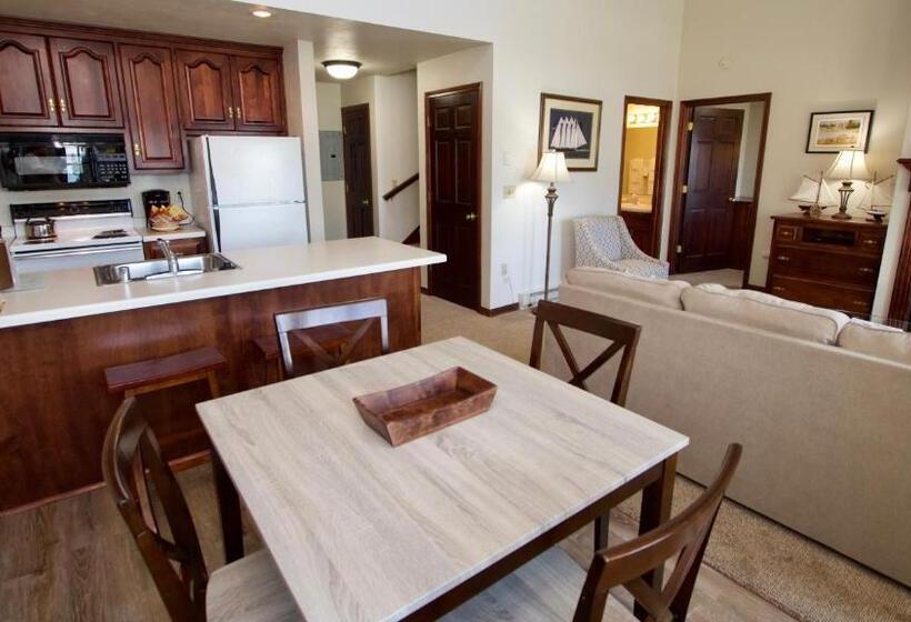 جناح, Baileys Harbor Yacht Club Resort